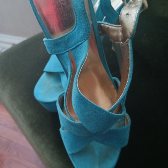 Shoes - Picture 2 of 3